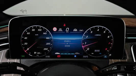Mercedes-Benz E-Class W214 E300 4MATIC 2024 8