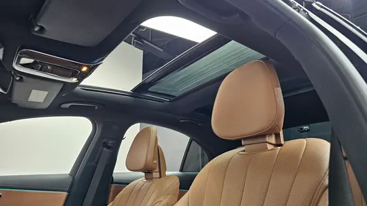 Mercedes-Benz E-Class W214 E300 4MATIC 2024 19