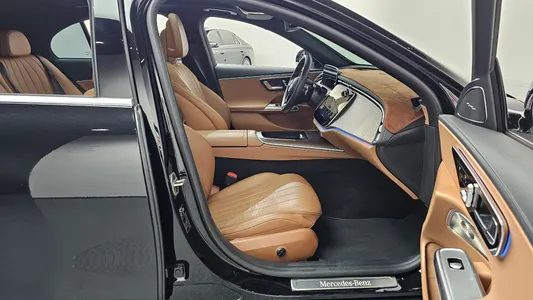Mercedes-Benz E-Class W214 E300 4MATIC 2024 26