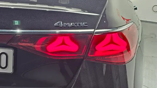 Mercedes-Benz E-Class W214 E300 4MATIC 2024 23