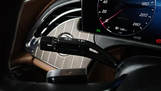 Mercedes-Benz E-Class W214 E300 4MATIC 2024 36