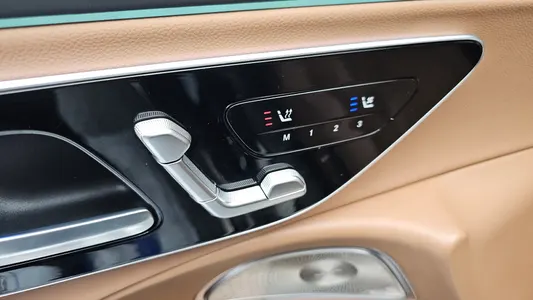 Mercedes-Benz E-Class W214 E300 4MATIC 2024 29