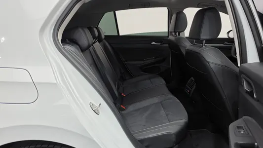 Volkswagen 8 2.0 TDI 2026 11