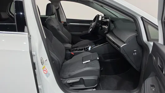 Volkswagen 8 2.0 TDI 2026 26