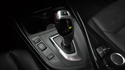 BMW 1 Series (F20) 118d 5 2014 9