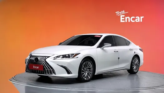 Lexus ES300h 7 2025