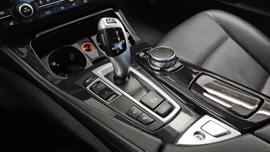 BMW 5 Series (F10) 520d M 2016 9