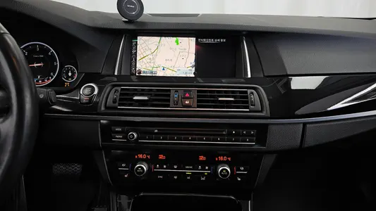 BMW 5 Series (F10) 520d M 2016 14