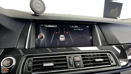 BMW 5 Series (F10) 520d M 2016 16