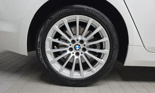 BMW 5 Series (G30) 520i 2019 4