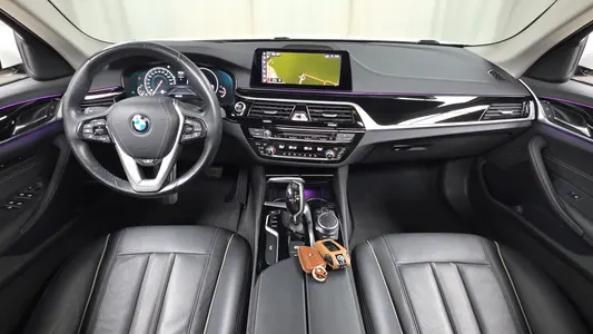 BMW 5 Series (G30) 520i 2019 6