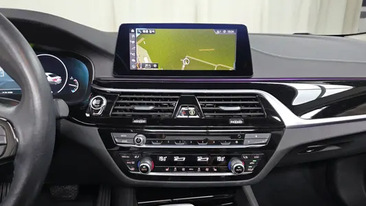 BMW 5 Series (G30) 520i 2019 12