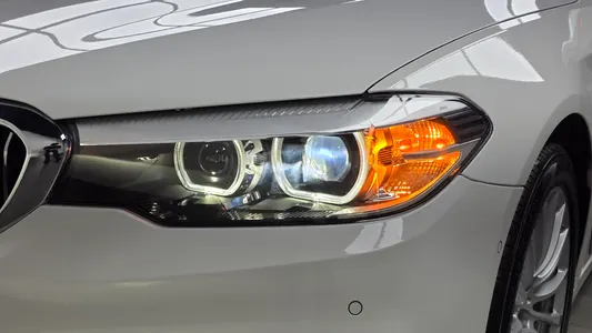 BMW 5 Series (G30) 520i 2019 22