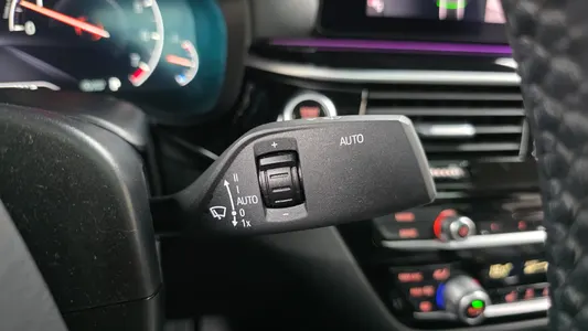 BMW 5 Series (G30) 520i 2019 27