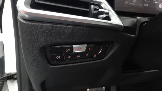 BMW 4 Series (G22) 420i M 2025 18