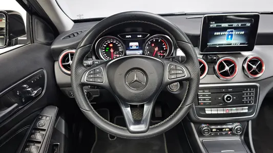 Mercedes-Benz GLA-Class X156 GLA220 2018 12