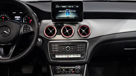 Mercedes-Benz GLA-Class X156 GLA220 2018 15
