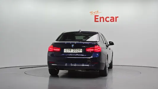 BMW 3 Series (F30) 320i 2017 4