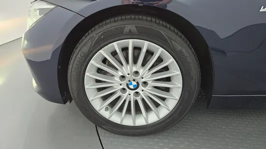 BMW 3 Series (F30) 320i 2017 5