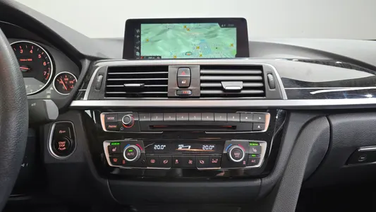 BMW 3 Series (F30) 320i 2017 12