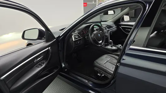 BMW 3 Series (F30) 320i 2017 10