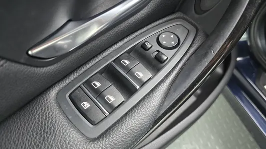 BMW 3 Series (F30) 320i 2017 19
