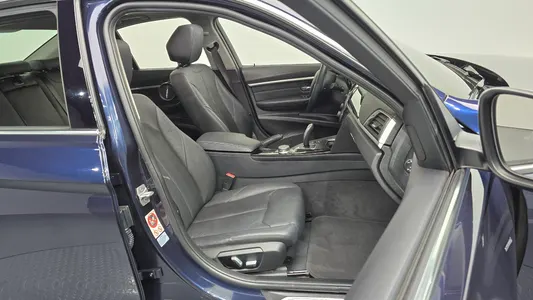 BMW 3 Series (F30) 320i 2017 26