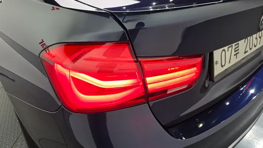 BMW 3 Series (F30) 320i 2017 23