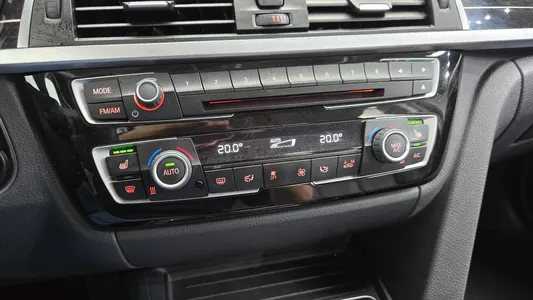 BMW 3 Series (F30) 320i 2017 27