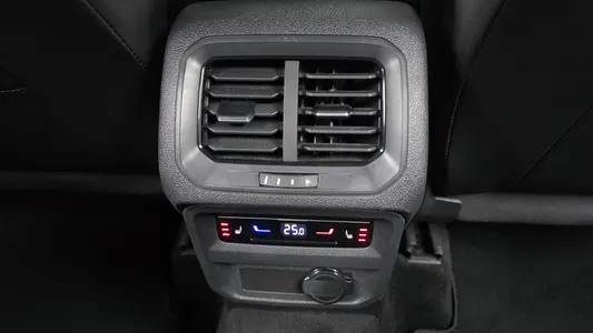 Volkswagen 2 2.0 TDI 2022 32