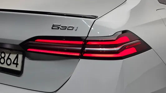 BMW 5 Series (G60) 530i xDrive M 2024 23