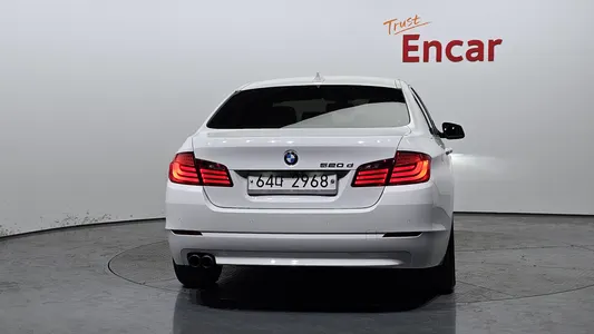 BMW 5 Series (F10) 520d 2011 4
