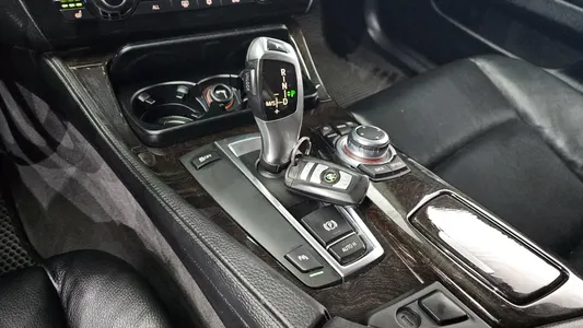 BMW 5 Series (F10) 520d 2011 9