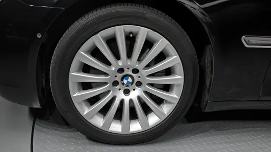BMW 7 Series (F01) 750Li 2009 5