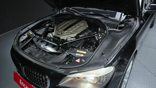 BMW 7 Series (F01) 750Li 2009 6