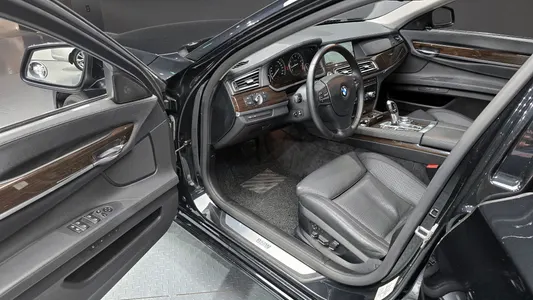 BMW 7 Series (F01) 750Li 2009 11