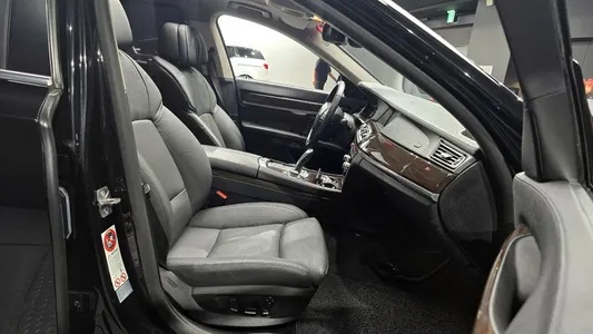 BMW 7 Series (F01) 750Li 2009 10