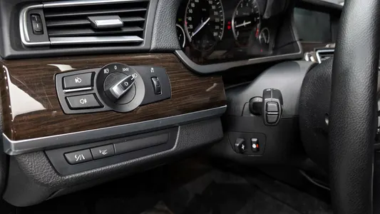BMW 7 Series (F01) 750Li 2009 16