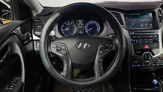 Hyundai Grandeur HG HG240 2016 13