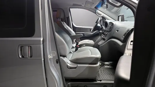 Hyundai Grand Starex 5 2017 10