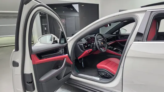 Porsche (976) 2.9 AWD E- 2024 11