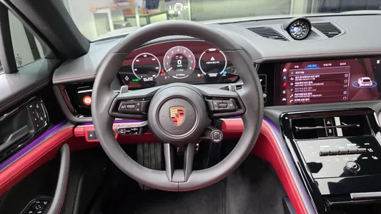 Porsche (976) 2.9 AWD E- 2024 13