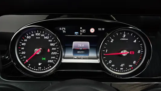 Mercedes-Benz E-Class W213 E220d 2019 8