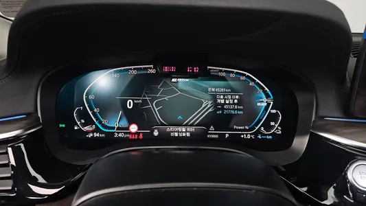 BMW 5 Series (G30) 530e 2020 8