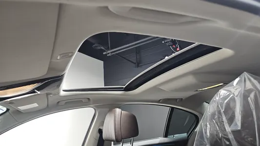 BMW 5 Series (G30) 530e 2020 19
