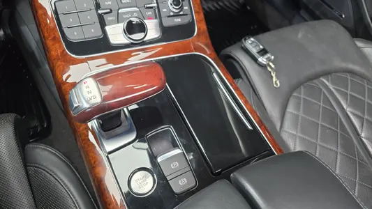 Audi A8 4.2 FSI 2011 9