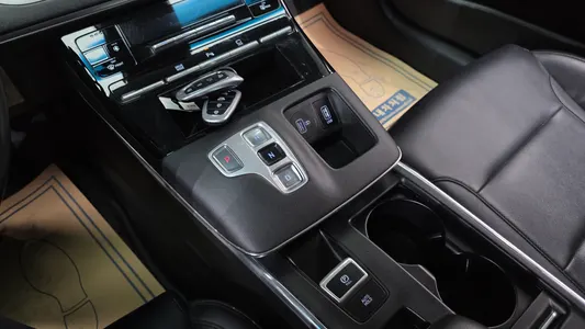 Hyundai IG 3.0 LPi () 2020 9