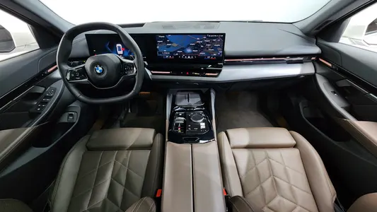 BMW 5 Series (G60) 520i 2023 7