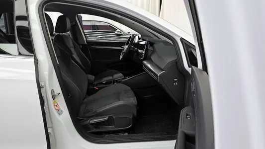 Volkswagen 8 2.0 TDI 2025 11