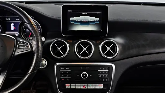 Mercedes-Benz GLA-Class X156 GLA220 2018 14